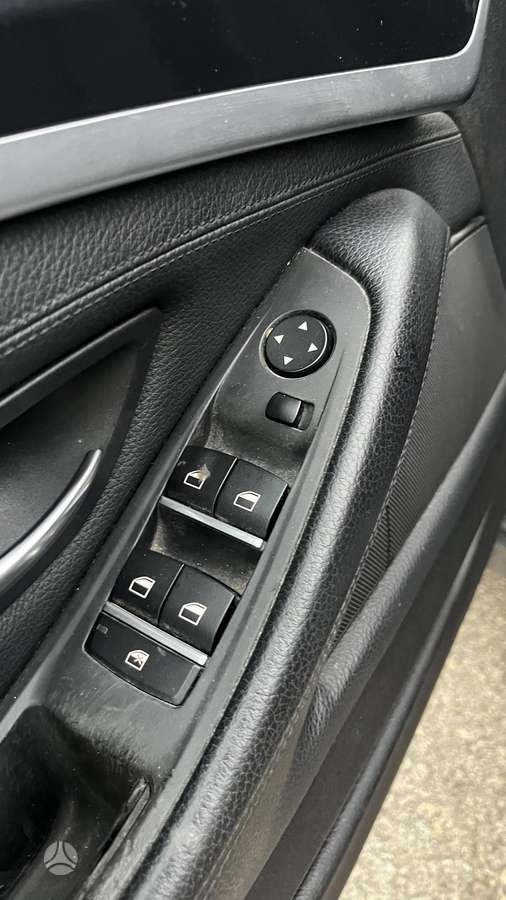 BMW 520 2011 — photo 26