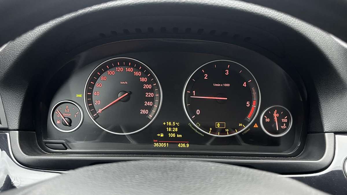 BMW 520 2011 — photo 28