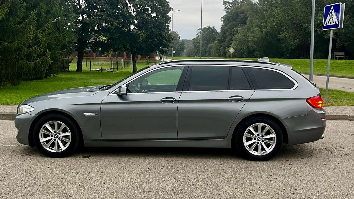 BMW 520 2011 — photo 7
