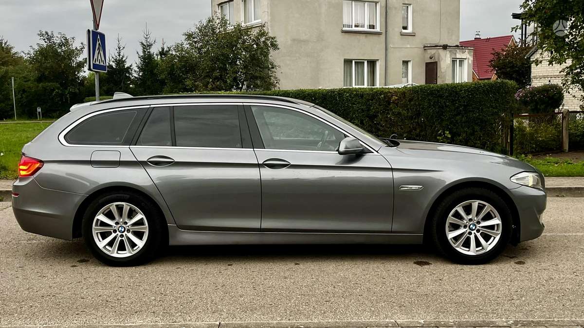 BMW 520 2011 — photo 8