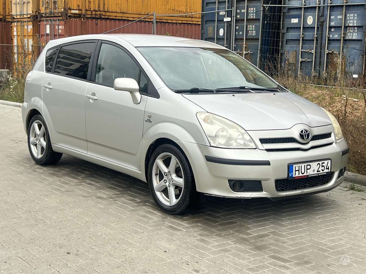 Toyota Corolla 2006 — вигляд ззаду