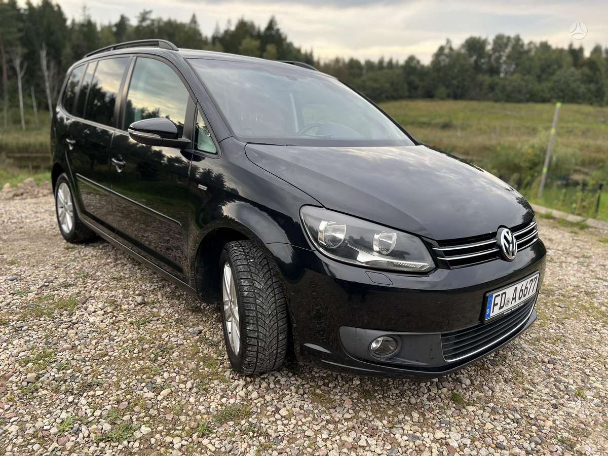 Volkswagen Touran 2012 — rear view
