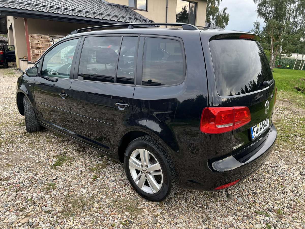 Volkswagen Touran 2012 — engine 1598 cm³, 105 HP (77kW)