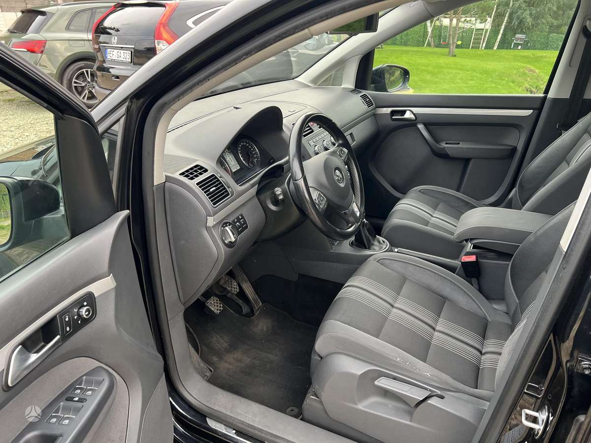 Volkswagen Touran 2012 — photo 5