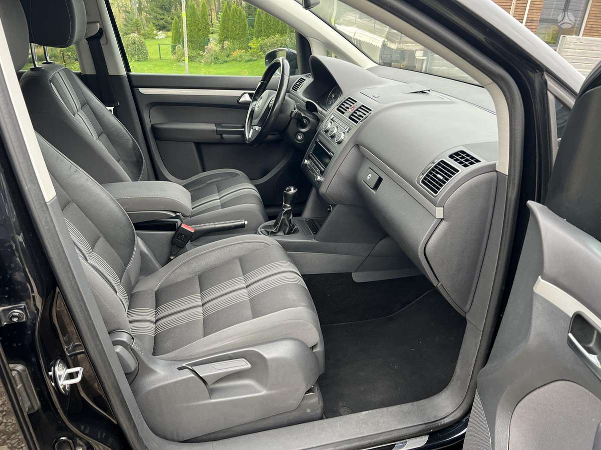 Volkswagen Touran 2012 — photo 6