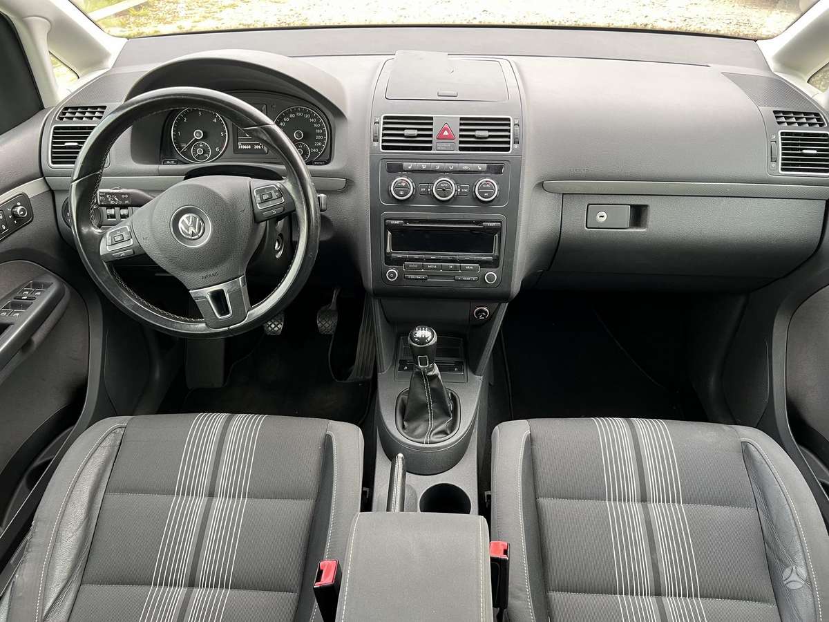 Volkswagen Touran 2012 — photo 7