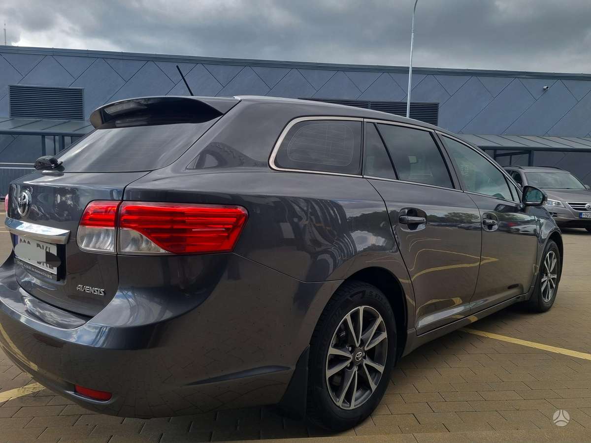 Toyota Avensis 2013 — photo 10