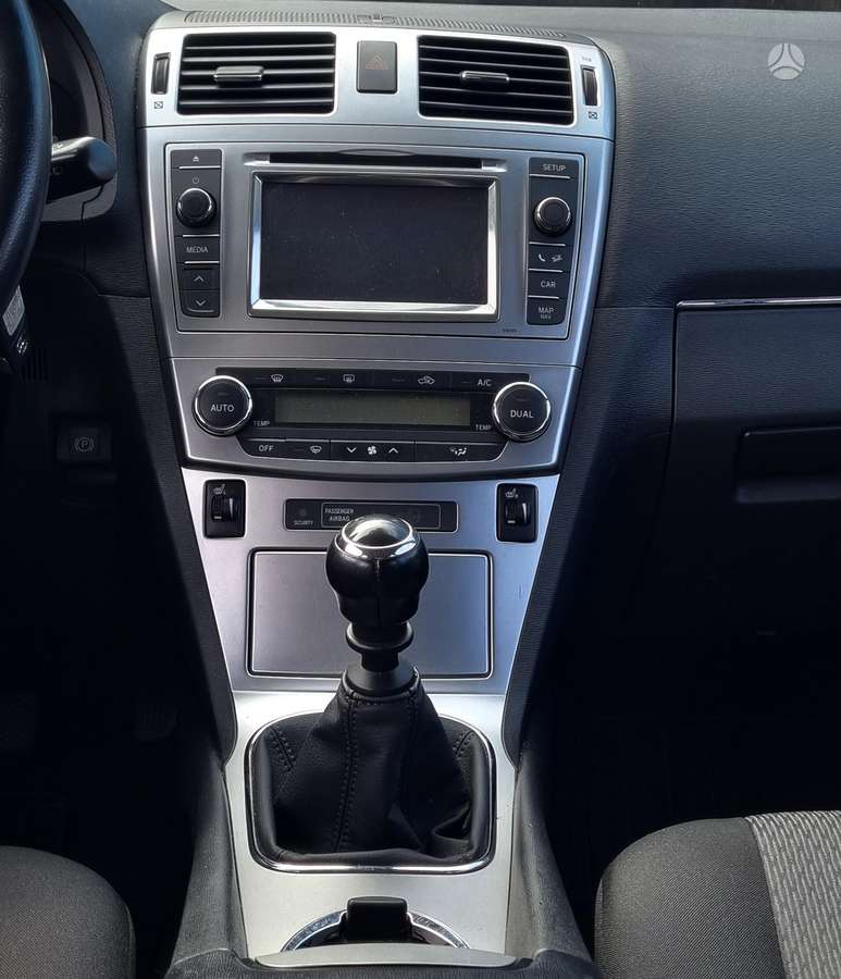 Toyota Avensis 2013 — photo 11