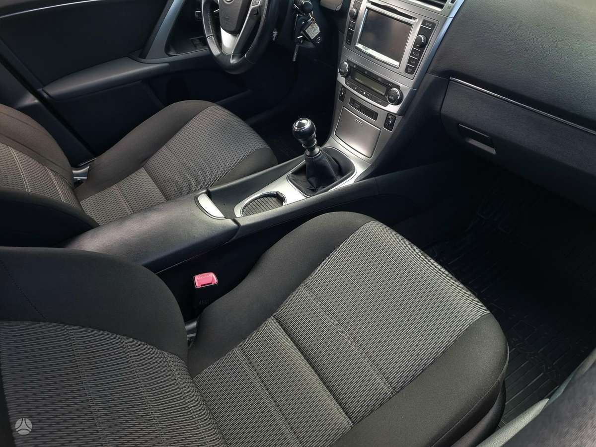 Toyota Avensis 2013 — photo 12