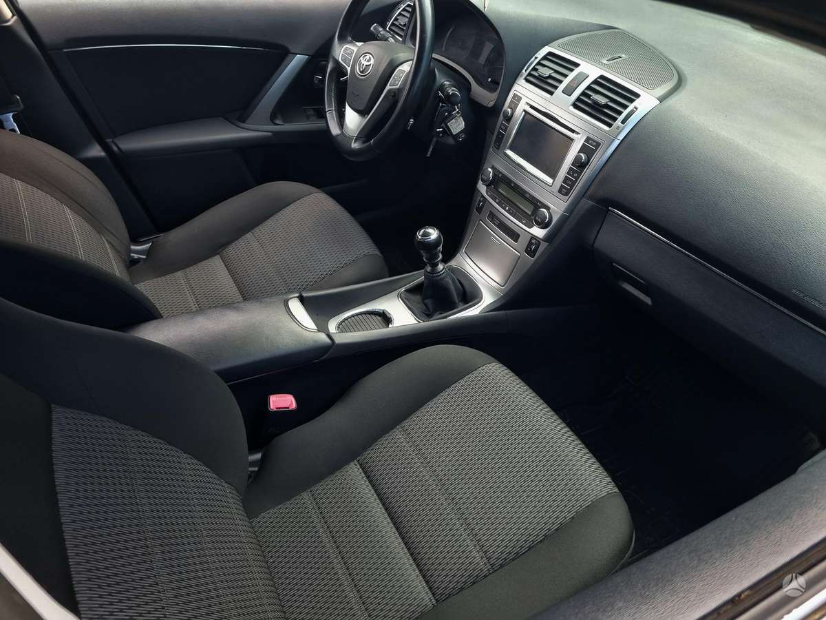 Toyota Avensis 2013 — photo 13
