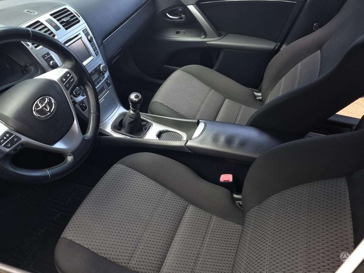 Toyota Avensis 2013 — photo 16