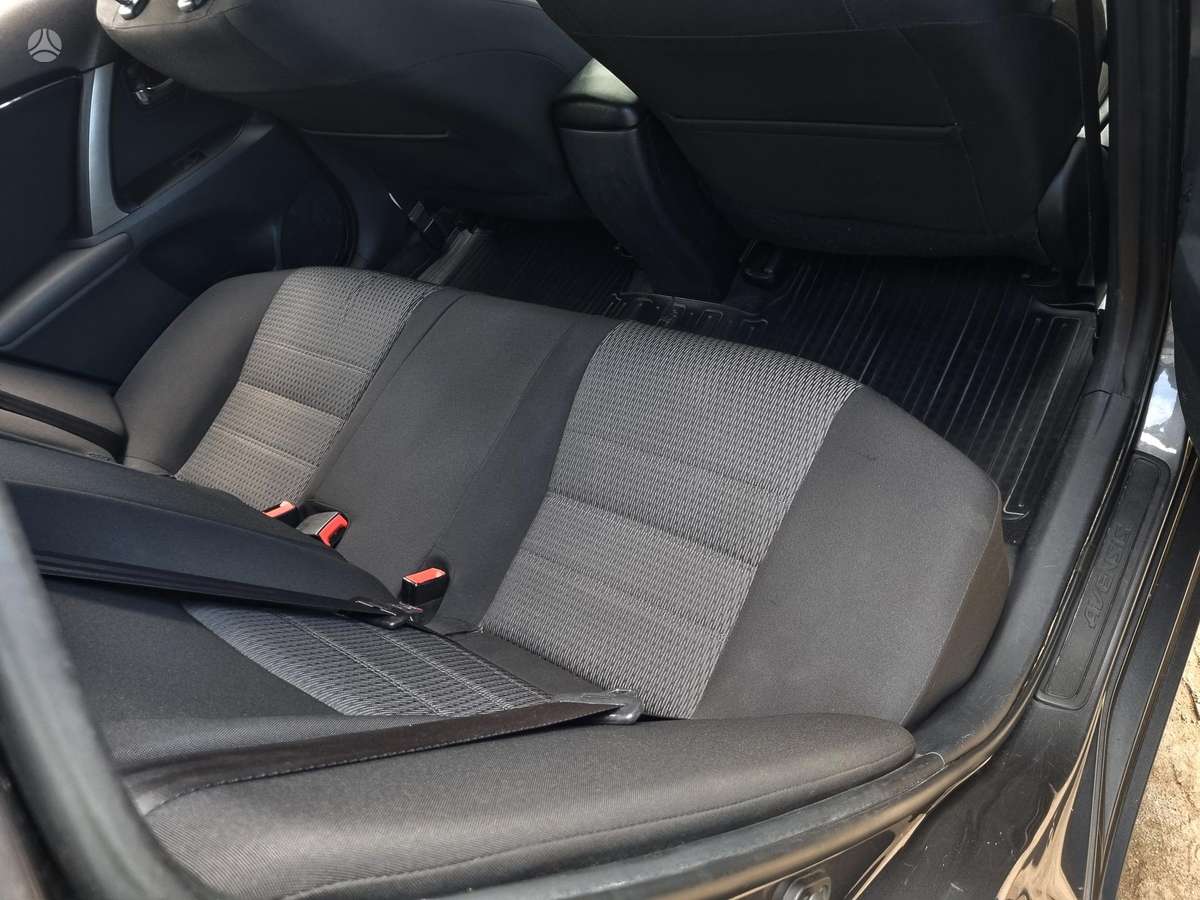 Toyota Avensis 2013 — photo 17