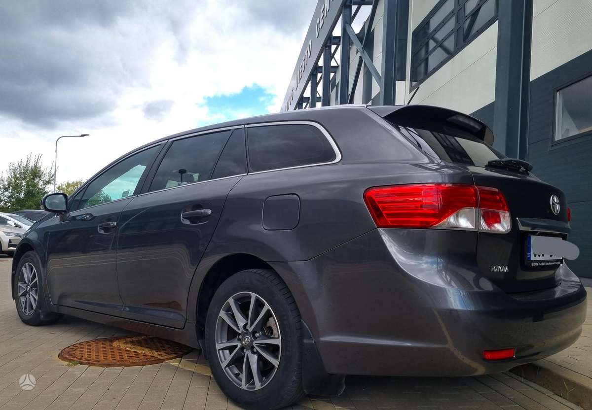 Toyota Avensis 2013 — photo 9
