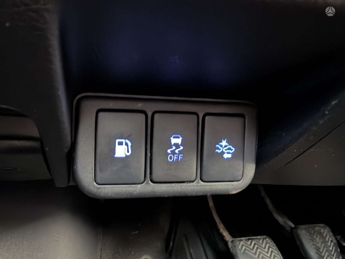Toyota Avensis 2015 — photo 14