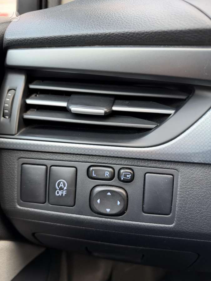 Toyota Avensis 2015 — photo 15