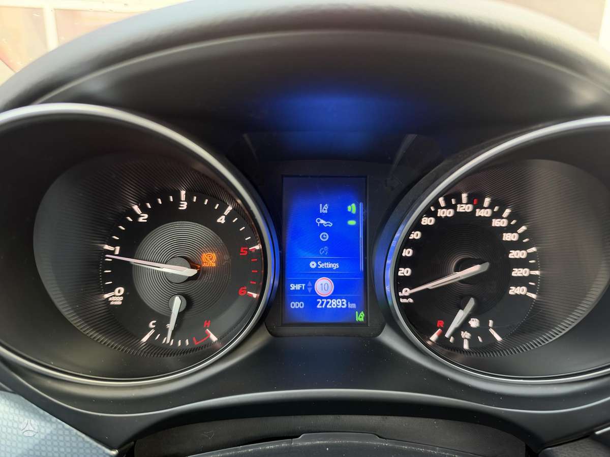 Toyota Avensis 2015 — photo 17