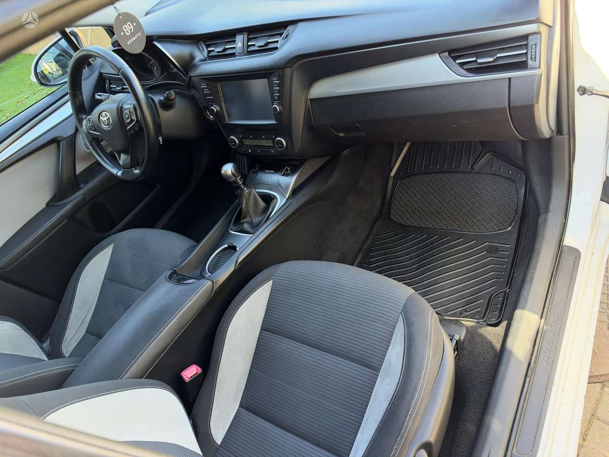 Toyota Avensis 2015 — photo 20