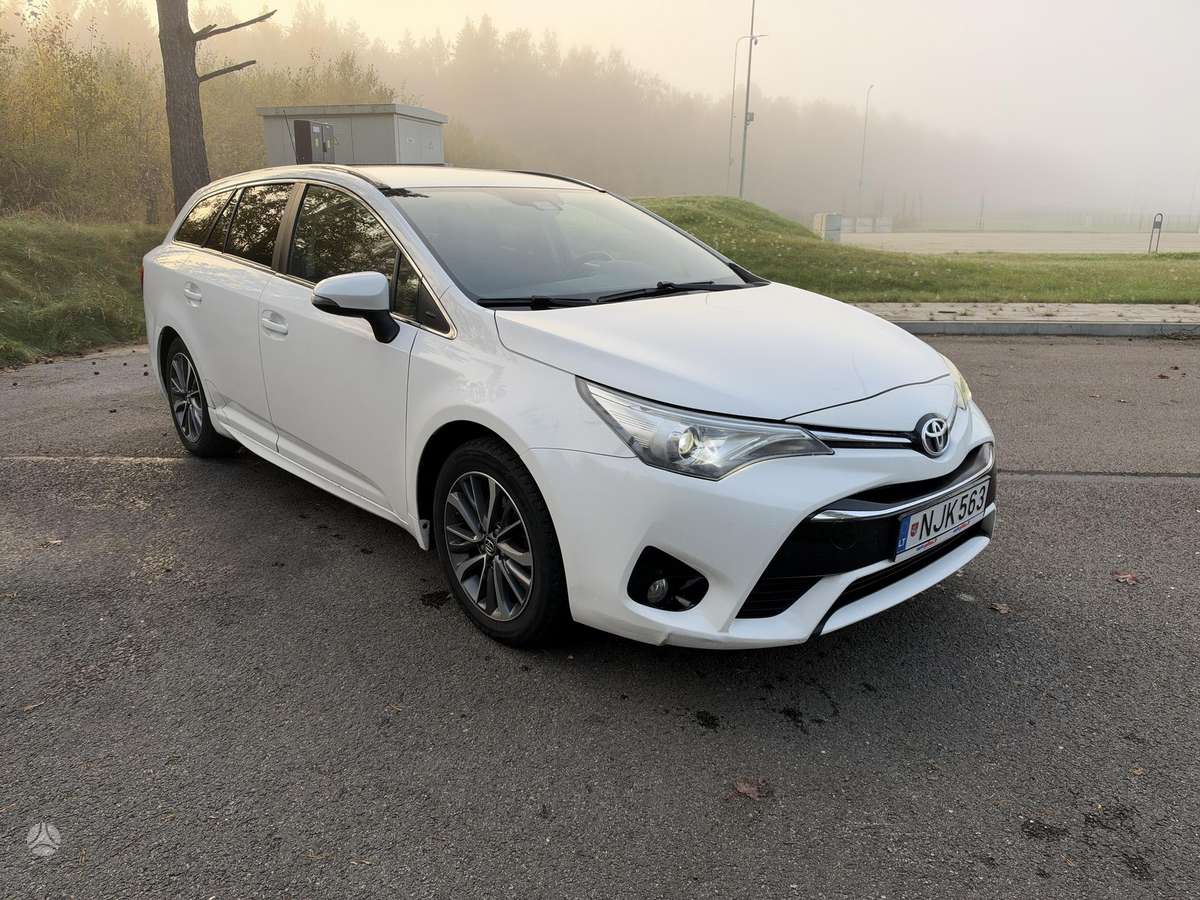 Toyota Avensis 2015 — engine 1995 cm³, 143 HP (105kW)