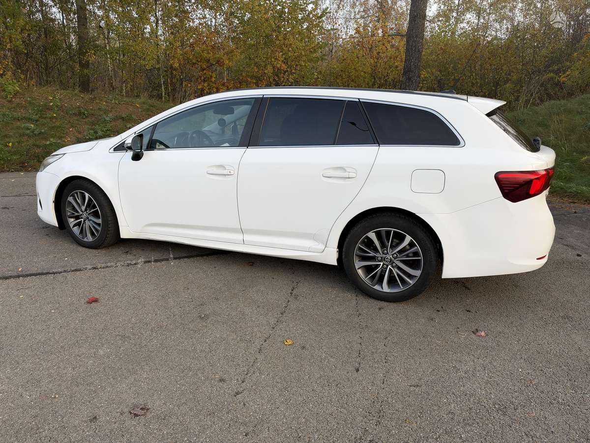 Toyota Avensis 2015 — photo 8
