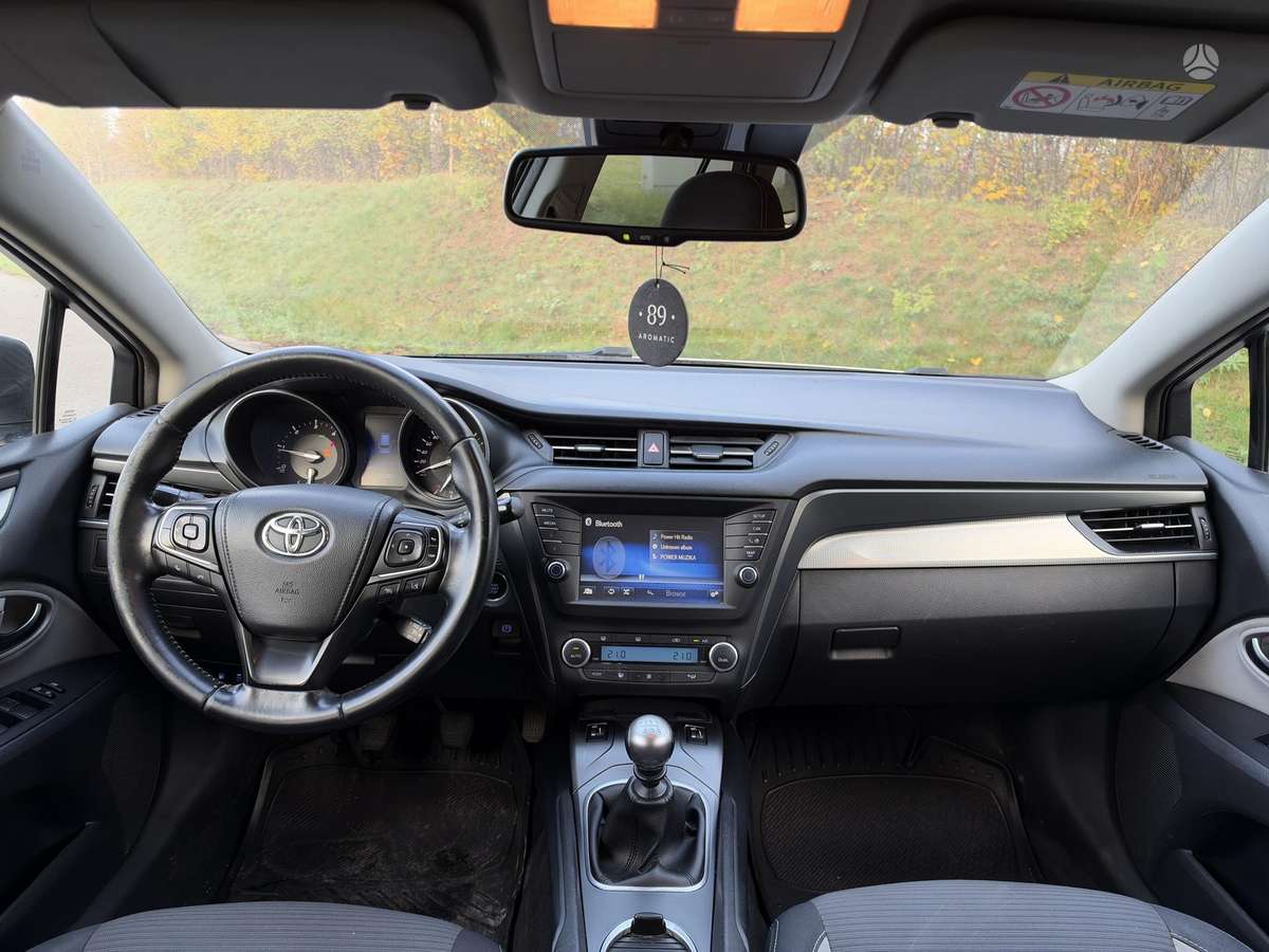 Toyota Avensis 2015 — photo 9