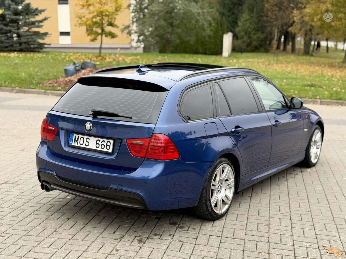 BMW 330 2011 — engine 3000 cm³
