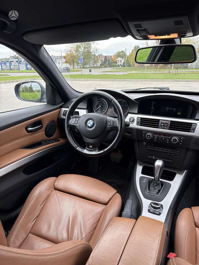 BMW 320 2009 — photo 10