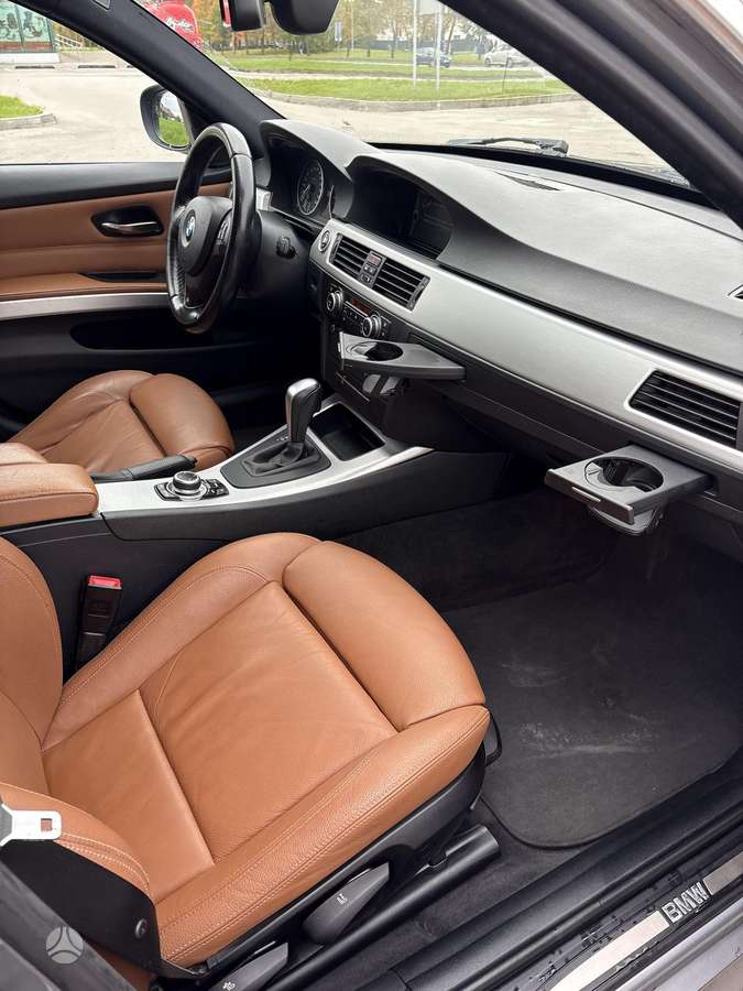 BMW 320 2009 — photo 12