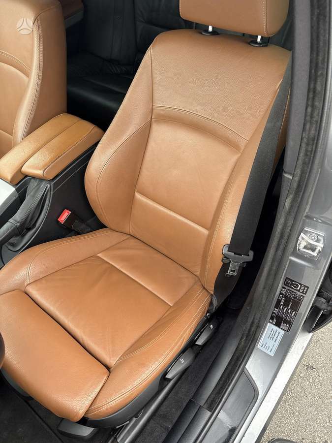 BMW 320 2009 — photo 14