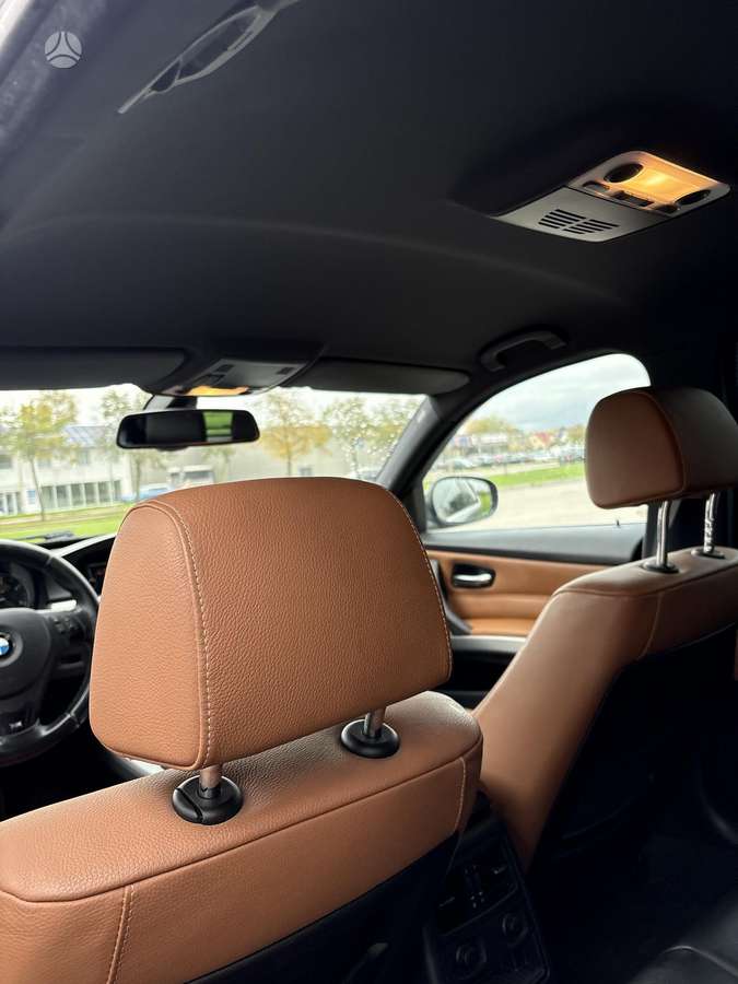 BMW 320 2009 — photo 17