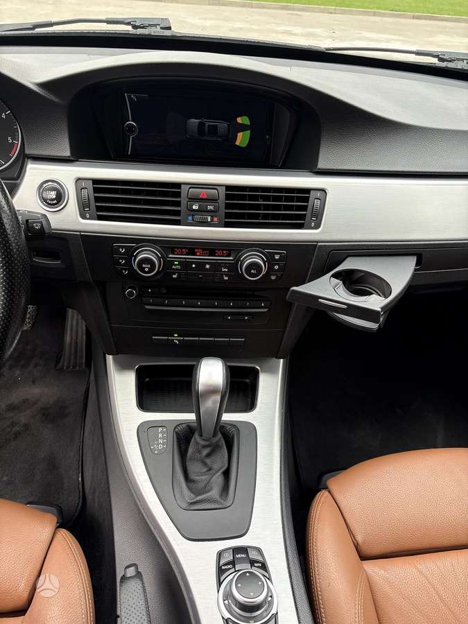 BMW 320 2009 — photo 18