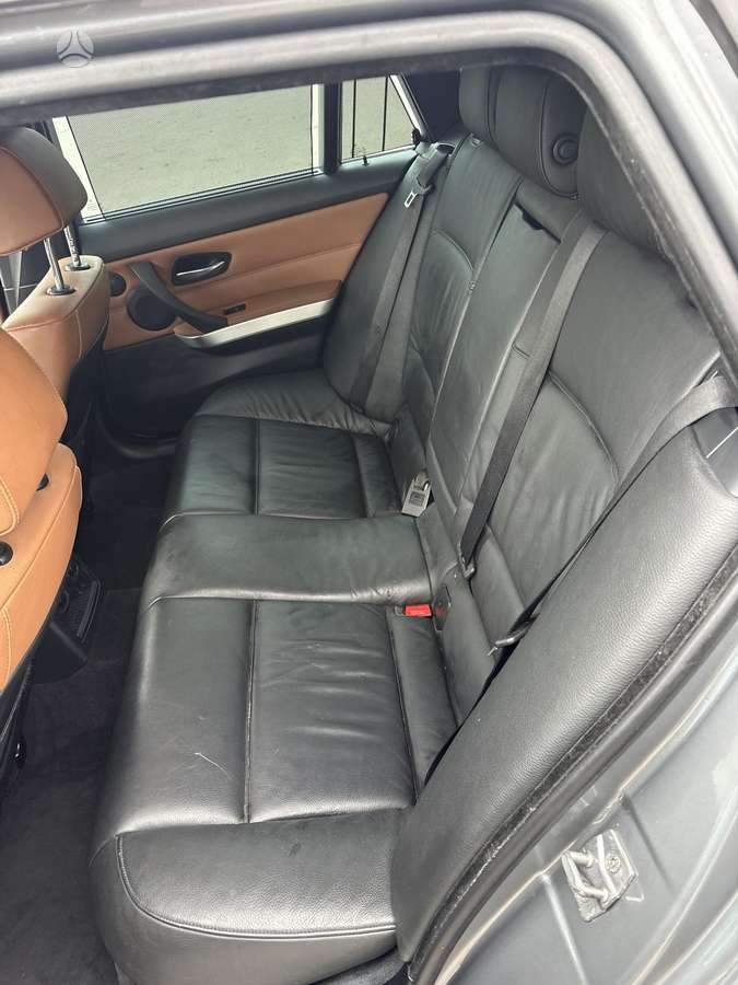 BMW 320 2009 — photo 22