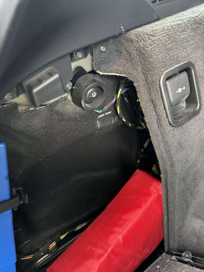 BMW 320 2009 — photo 24