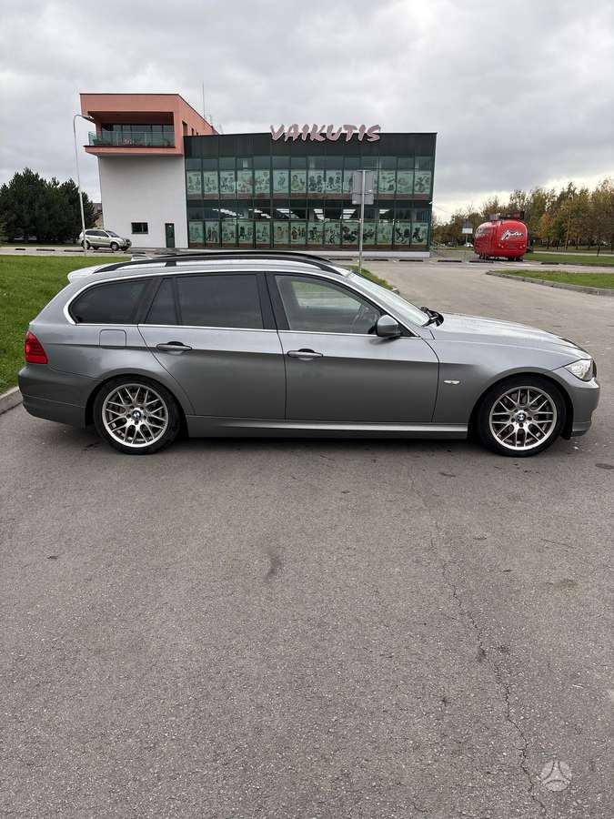BMW 320 2009 — engine 1995 cm³, 150 HP (110kW)