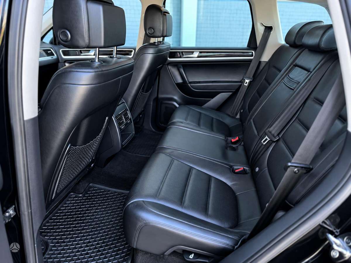 Volkswagen Touareg 2012 — photo 10