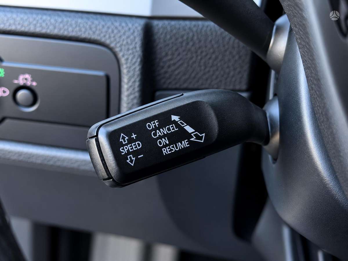 Volkswagen Touareg 2012 — photo 20