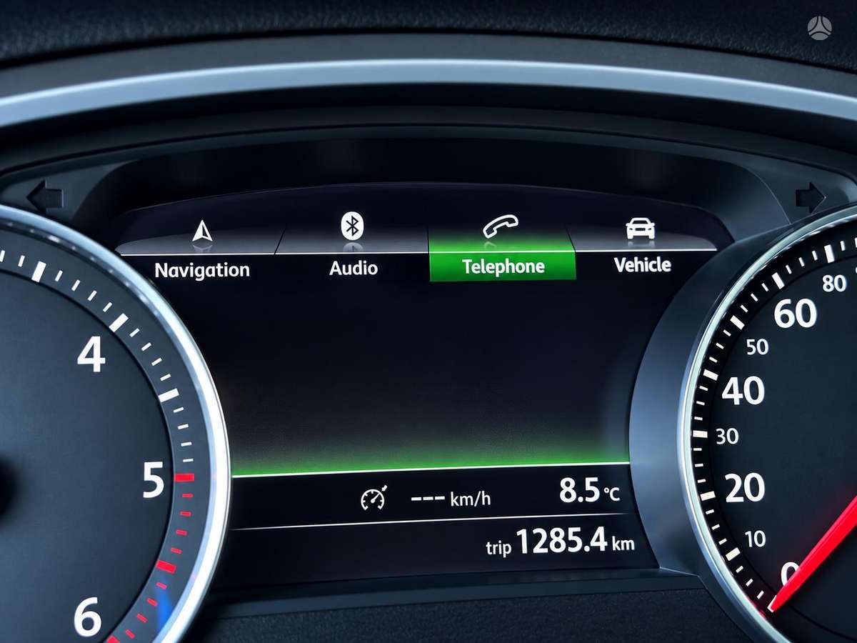 Volkswagen Touareg 2012 — photo 21