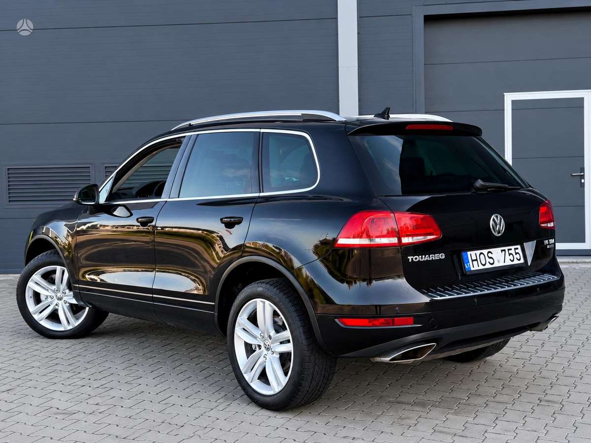 Volkswagen Touareg 2012 — interior