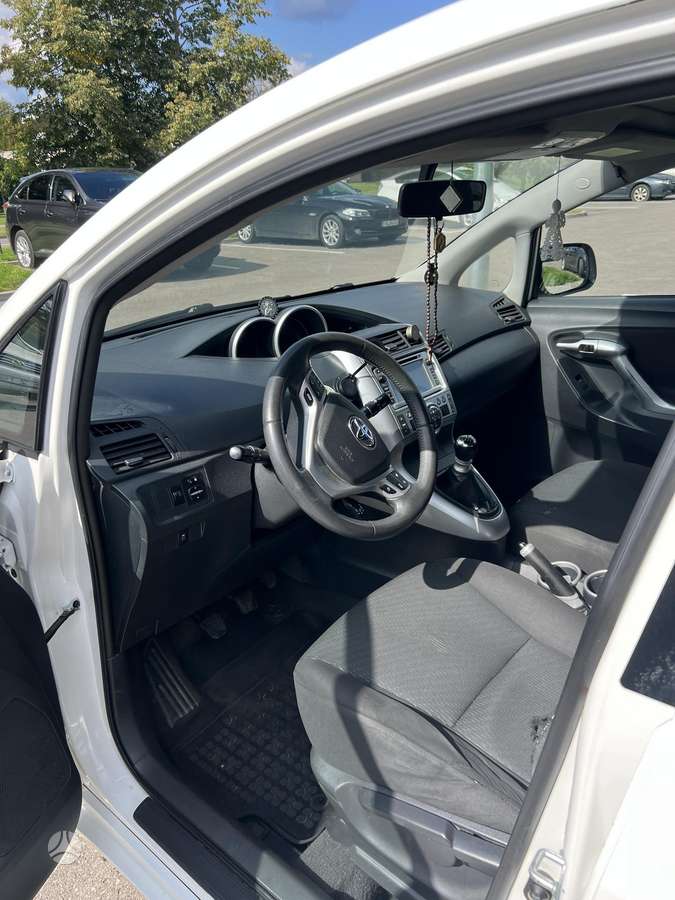 Toyota Verso 2012 — photo 12