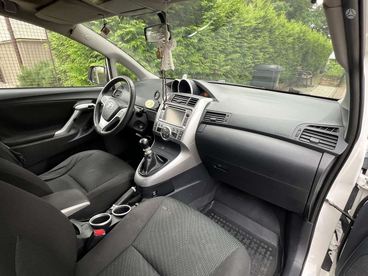 Toyota Verso 2012 — photo 6