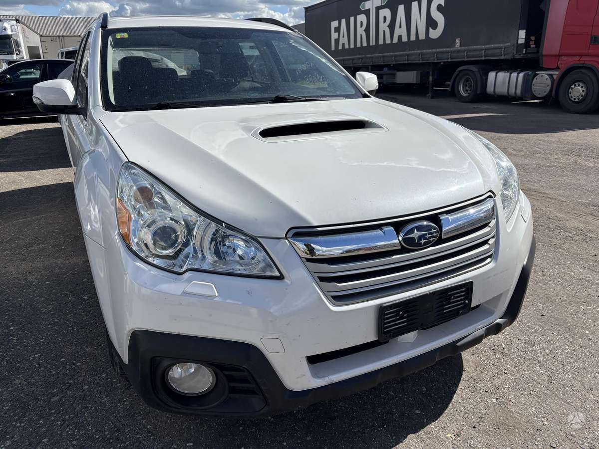 Subaru Outback 2014 — вигляд ззаду