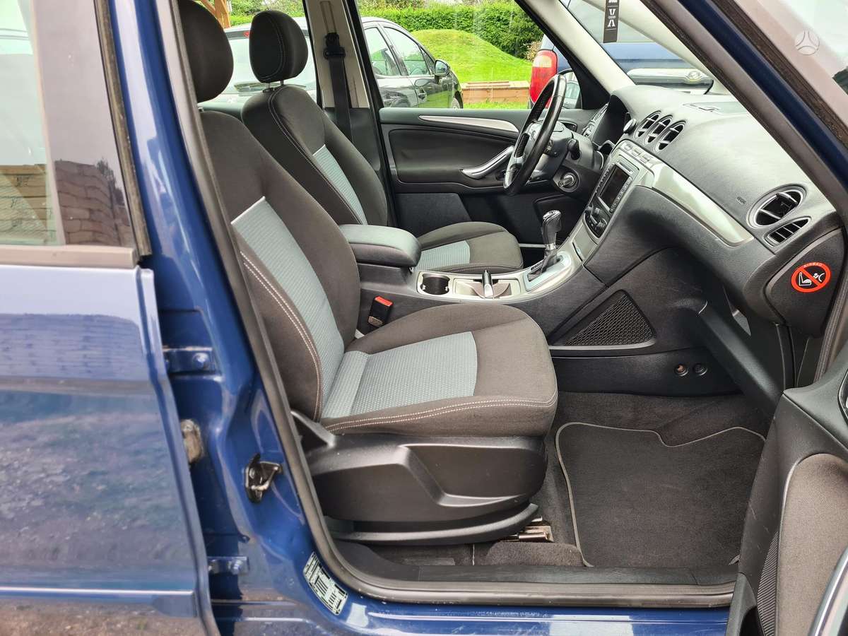 Ford Galaxy 2011 — photo 10