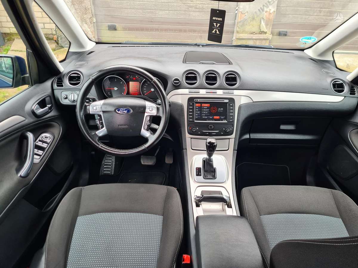 Ford Galaxy 2011 — photo 11
