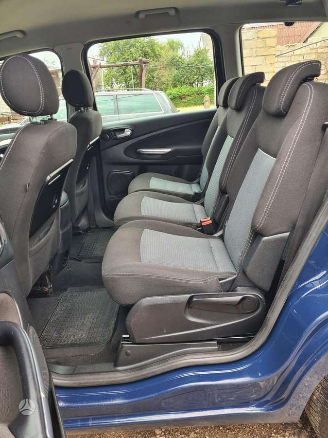 Ford Galaxy 2011 — photo 12