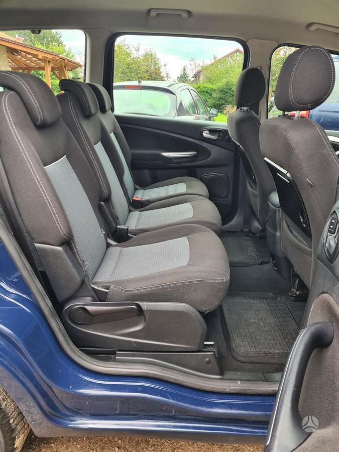 Ford Galaxy 2011 — photo 13
