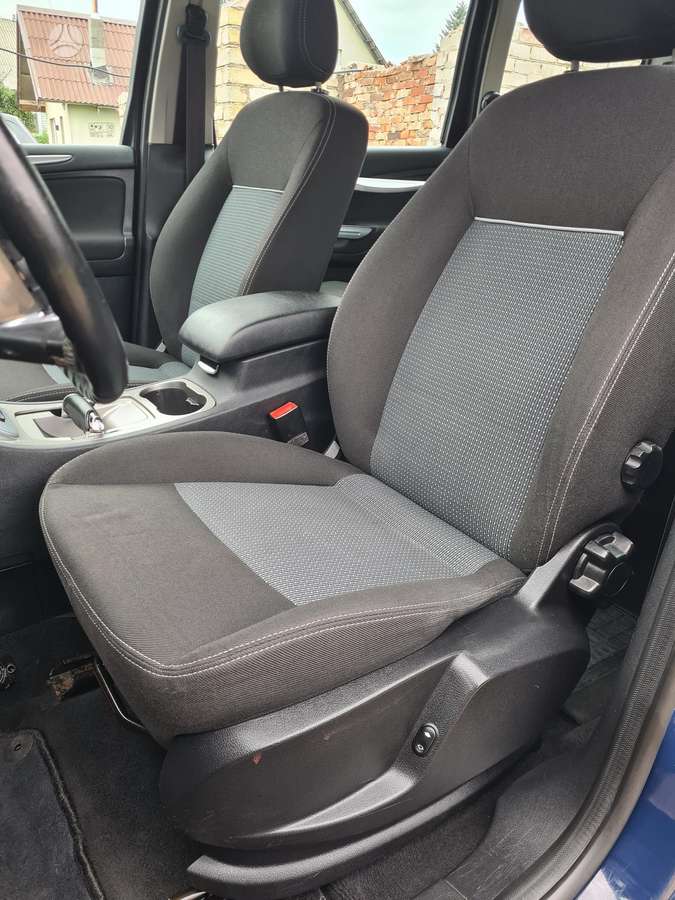 Ford Galaxy 2011 — photo 18