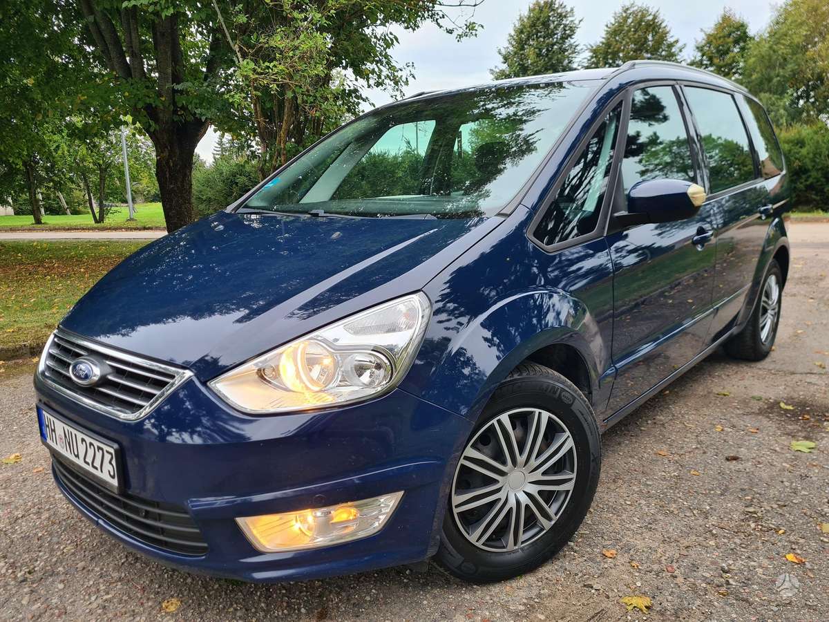 Ford Galaxy 2011 — rear view