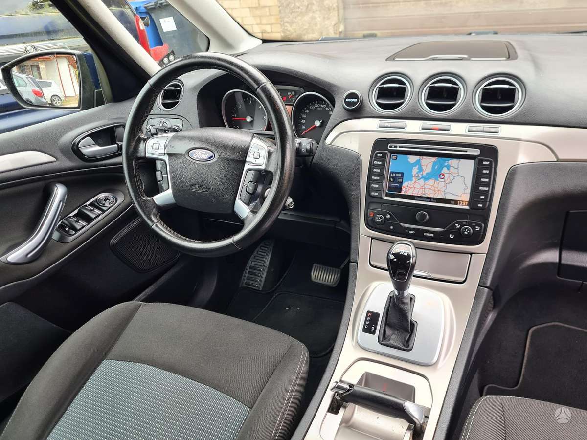 Ford Galaxy 2011 — photo 20