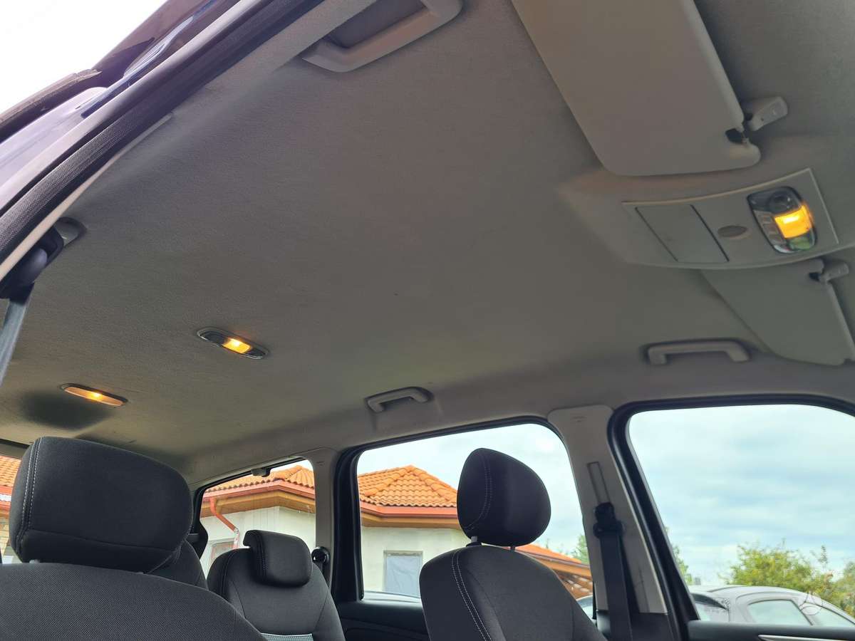 Ford Galaxy 2011 — photo 21