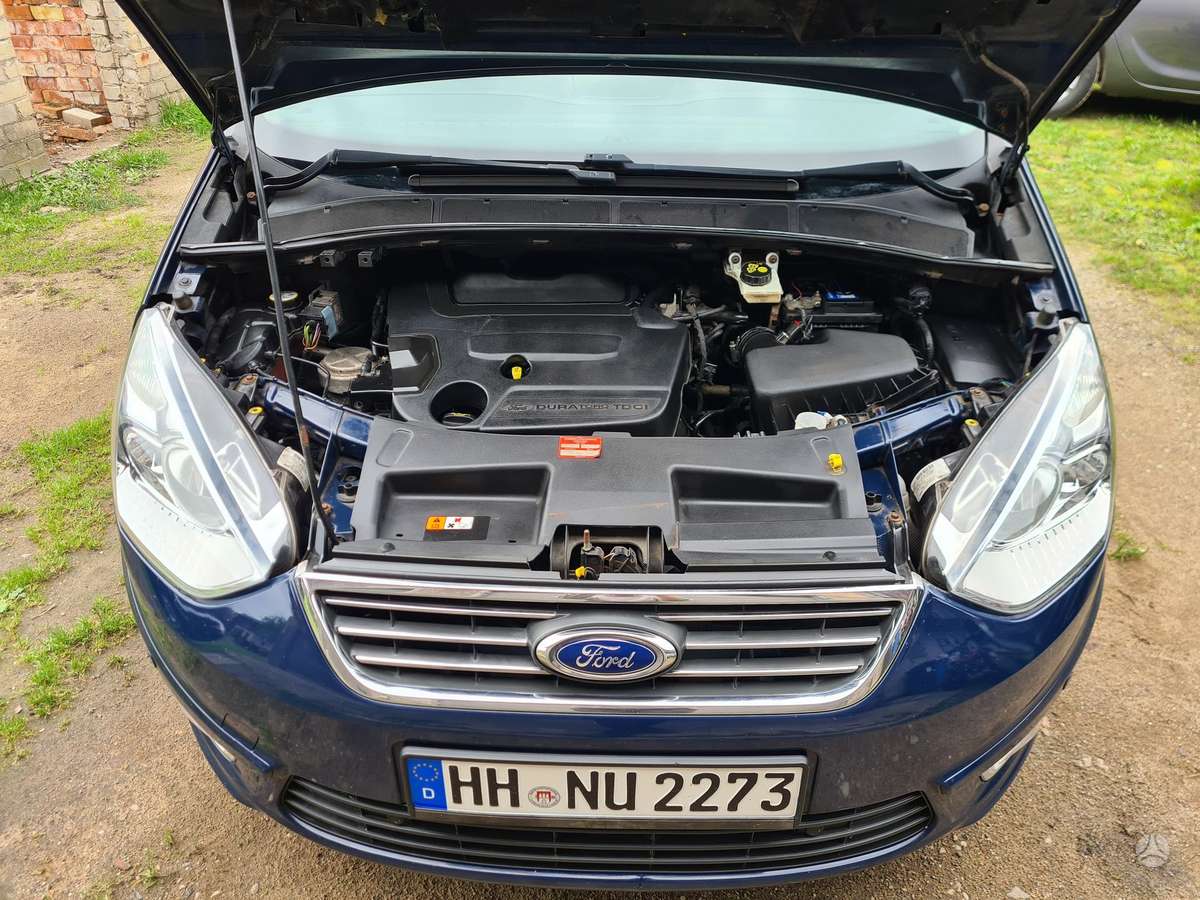 Ford Galaxy 2011 — photo 30