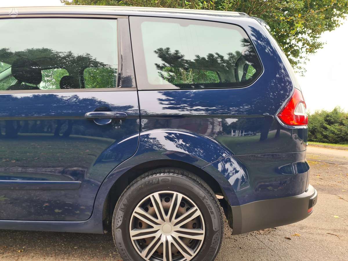 Ford Galaxy 2011 — photo 34